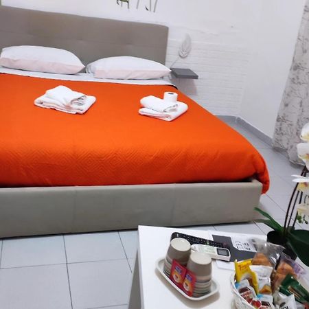 Le Tre Orchidee Bed & Breakfast Salerno Bagian luar foto