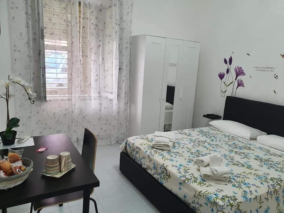 Le Tre Orchidee Bed & Breakfast Salerno Bagian luar foto